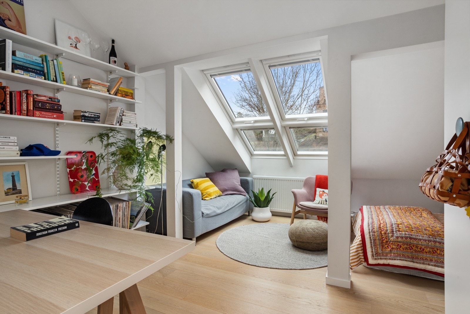 Soverom 3 med fin plass til sengen under skråveggen.Det er god plass til diverse møbler. Galleribilde