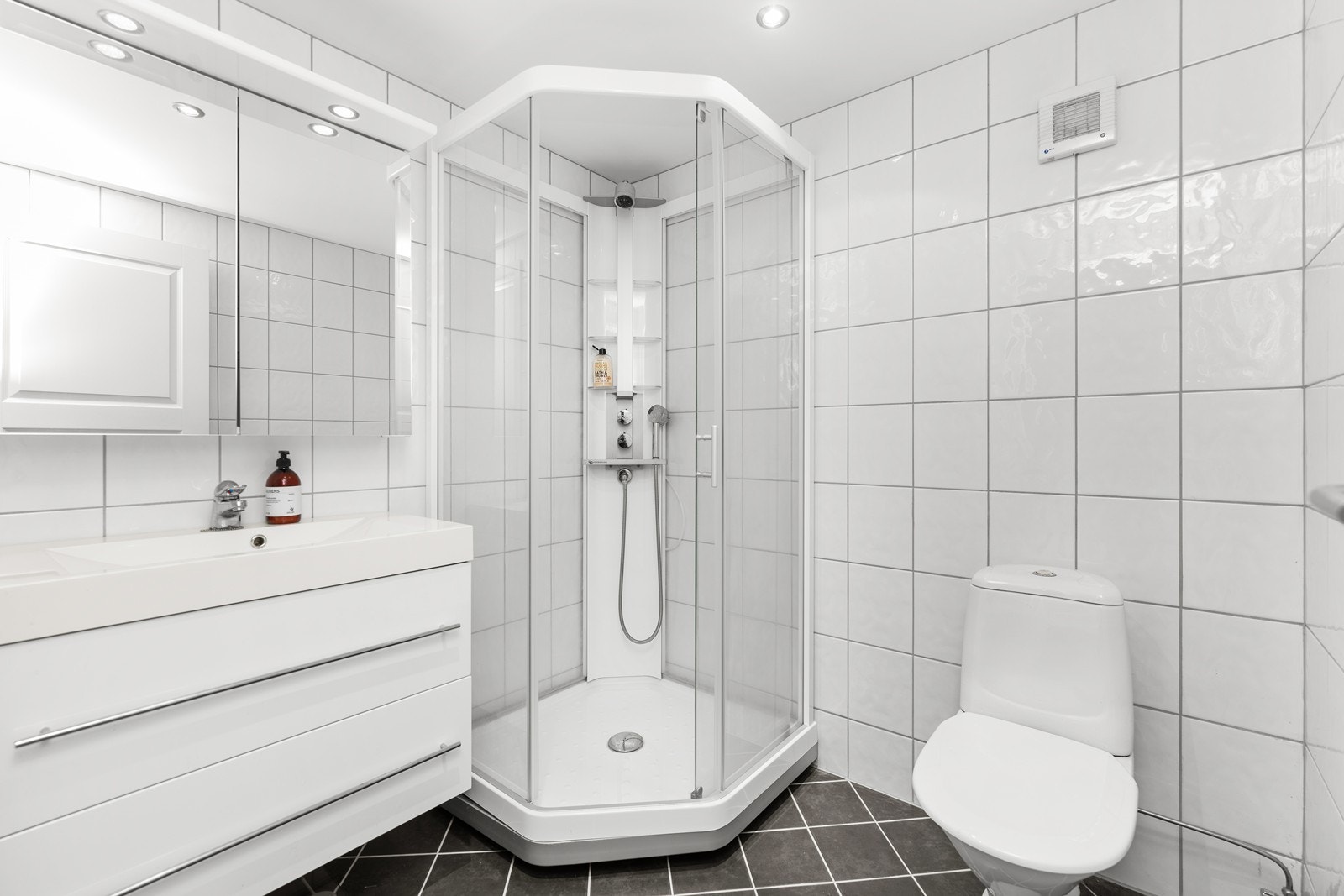 Bad/ wc med dusjkabinett. Galleribilde