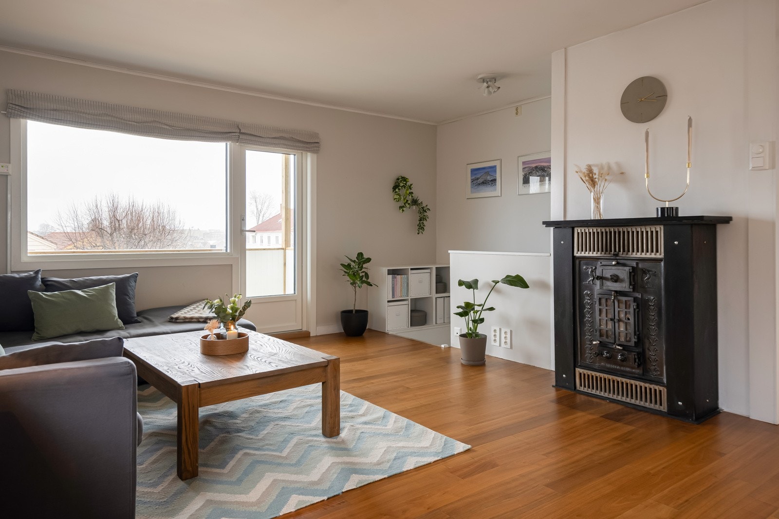 Det er pr. i dag fyringsforbud, derav TG3 på ilsted. Sameiet skal sette inn stålpipe i dagens pipe slik at det kan settes inn ny ovn. Kostnaden for innsetting av stålpipe dekkes av selger. Galleribilde