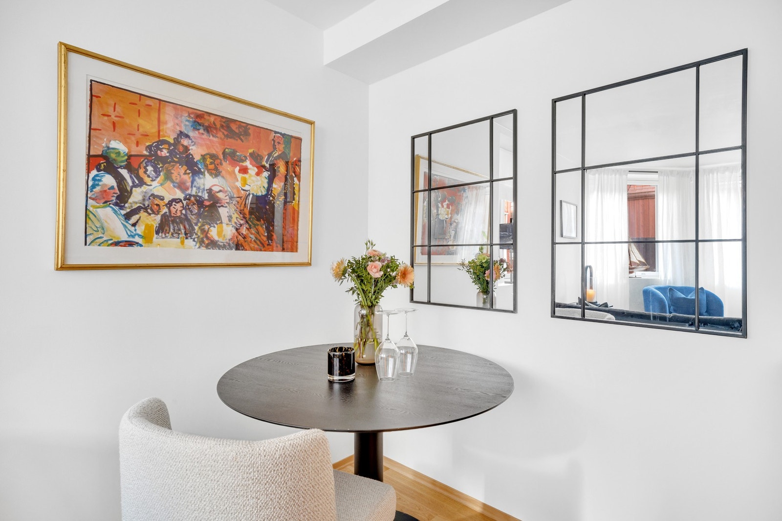 Koselig spiseseksjon som finner sin naturlige plass i tilknytning til stuen. Galleribilde