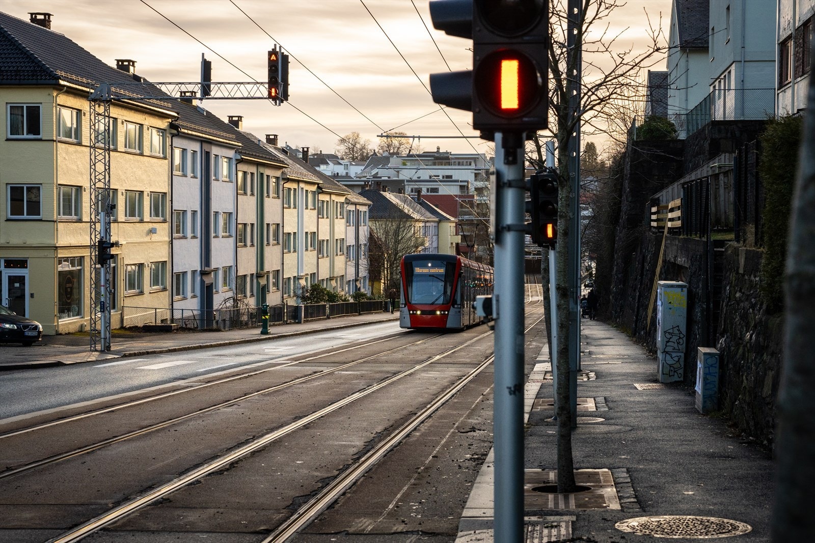 Bybane er en liten spasertur unna og tar deg enkelt til Bergen sentrum Galleribilde