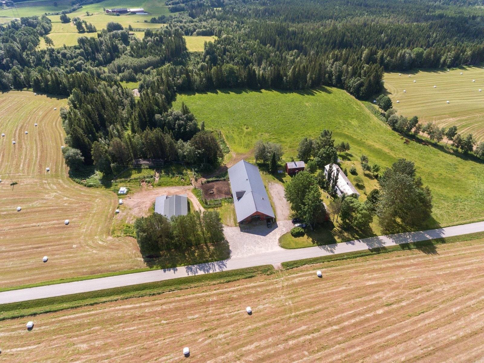 Gårdstun Galleribilde