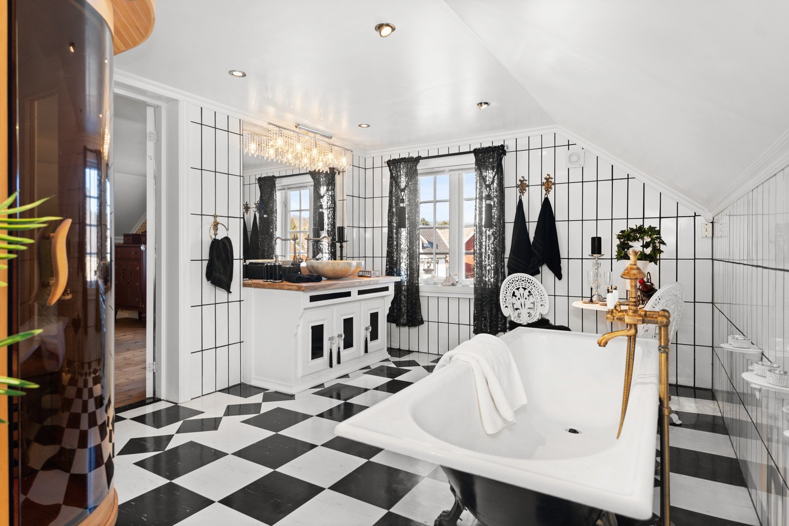 Lekkert bad på loftet - dette ble laget i 2005 Galleribilde