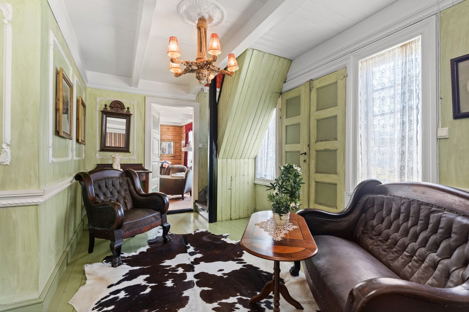 Romslig gang mellom de to stuene Galleribilde