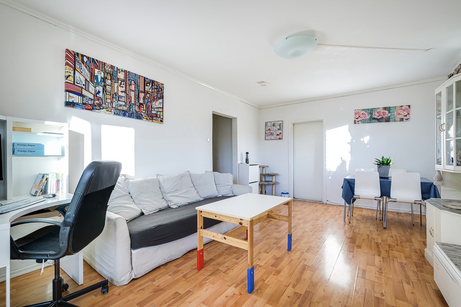 Leiligheten har gode lys- og solforhold. Galleribilde