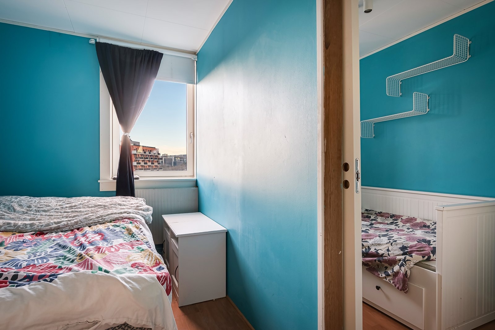 Det er satt opp en lettvegg med skyvedør på soverom 2. Galleribilde