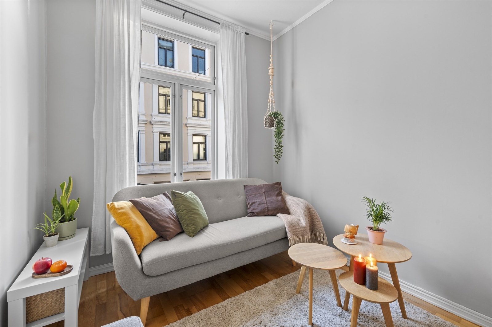 Her bor du skjermet til i en av Fredensborgs mest etterspurte og attraktive beliggenheter. Kort vei til "alt" av butikker, servicetilbud, cafeer og spisesteder, samt kollektivtrafikk. Galleribilde