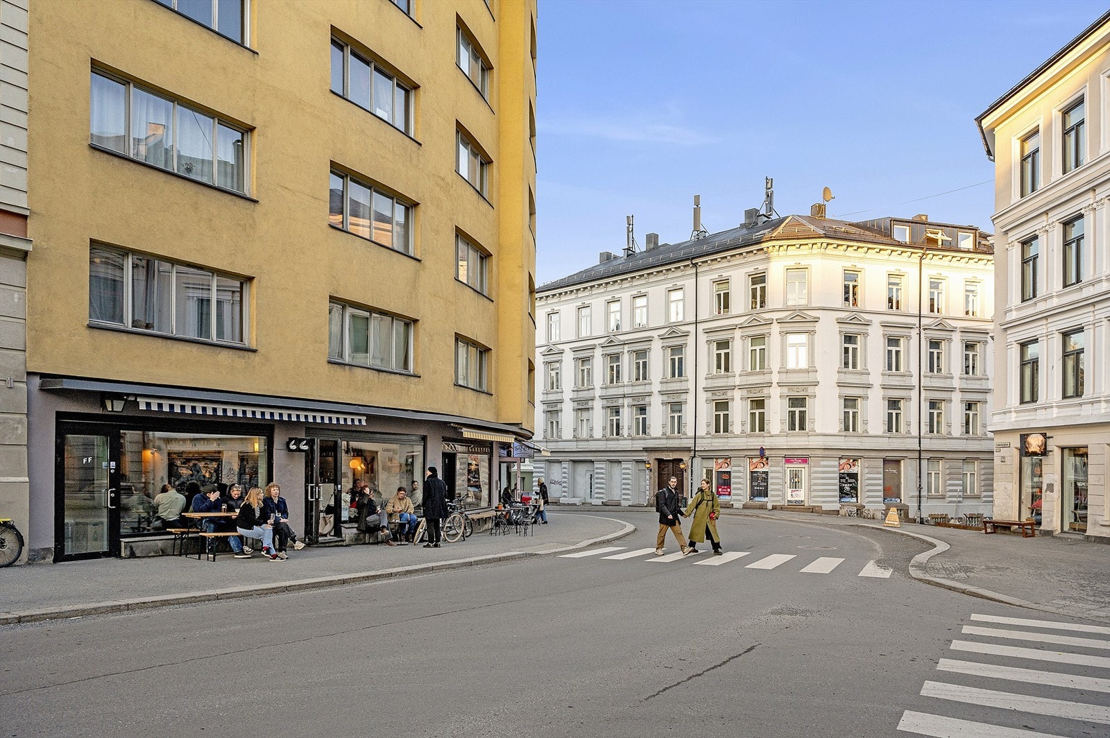 Fredensborg har et rikt servicetilbud for den urbane by-beboer med et mangfold av restauranter fra alle verdenshjørner i nærområdet. Galleribilde
