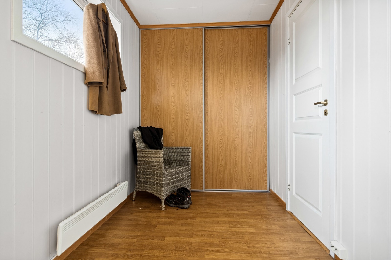Gang i 2. etasje med skyvedørsgarderobe. Galleribilde