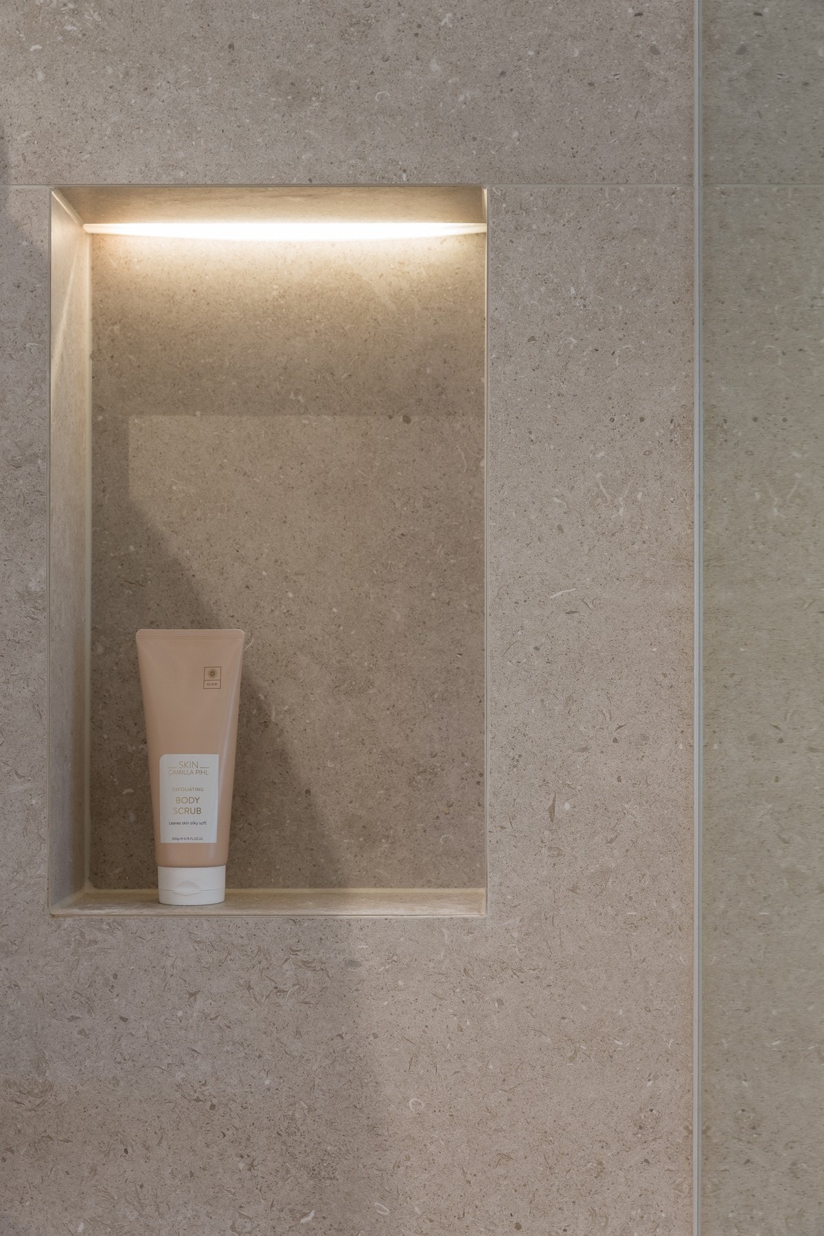 Nisje med LED-belysning i dusjen. Galleribilde