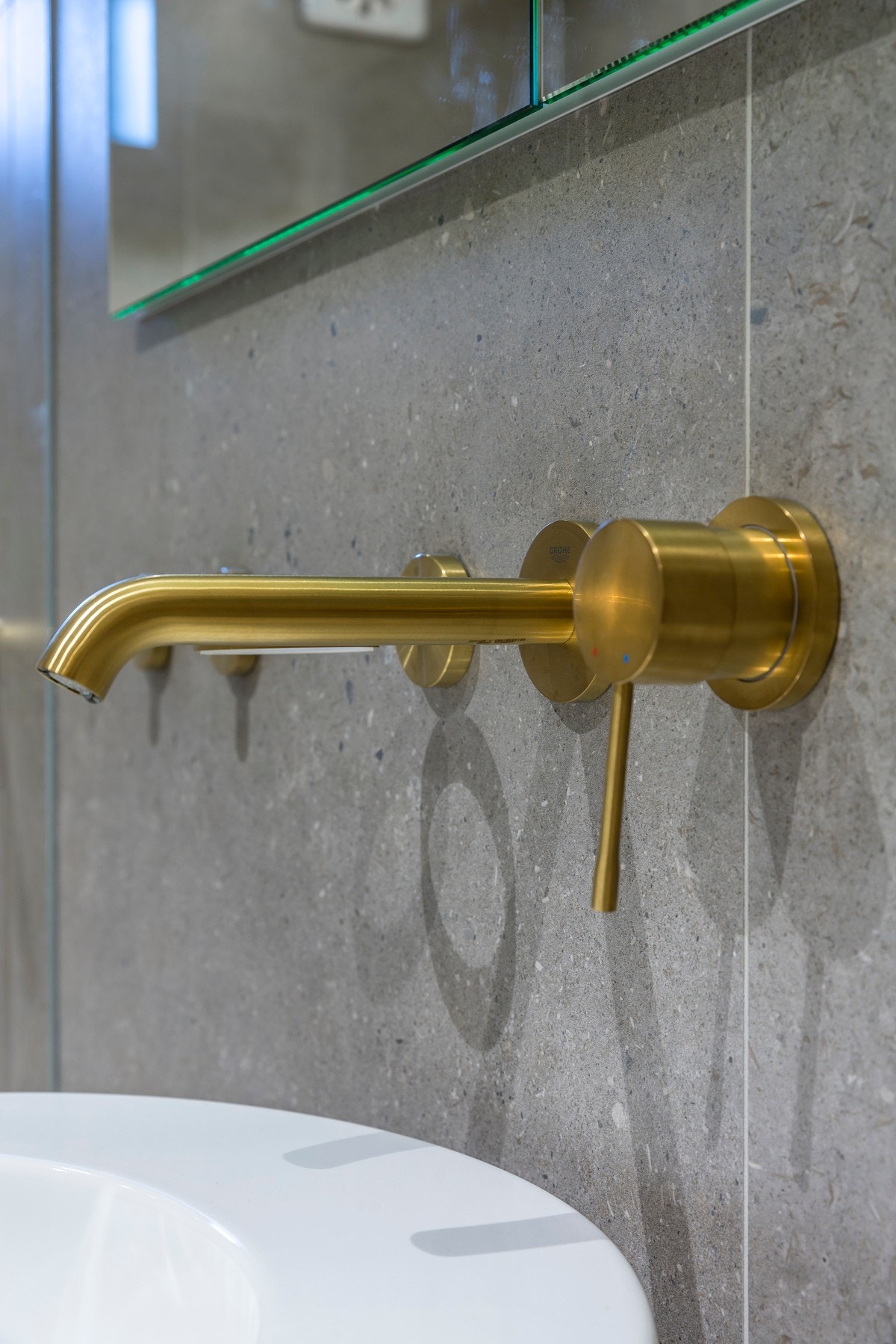 Badet i underetasjen har, i likhet med badet i 2. etasje, også integrere armaturer fra Grohe. Galleribilde