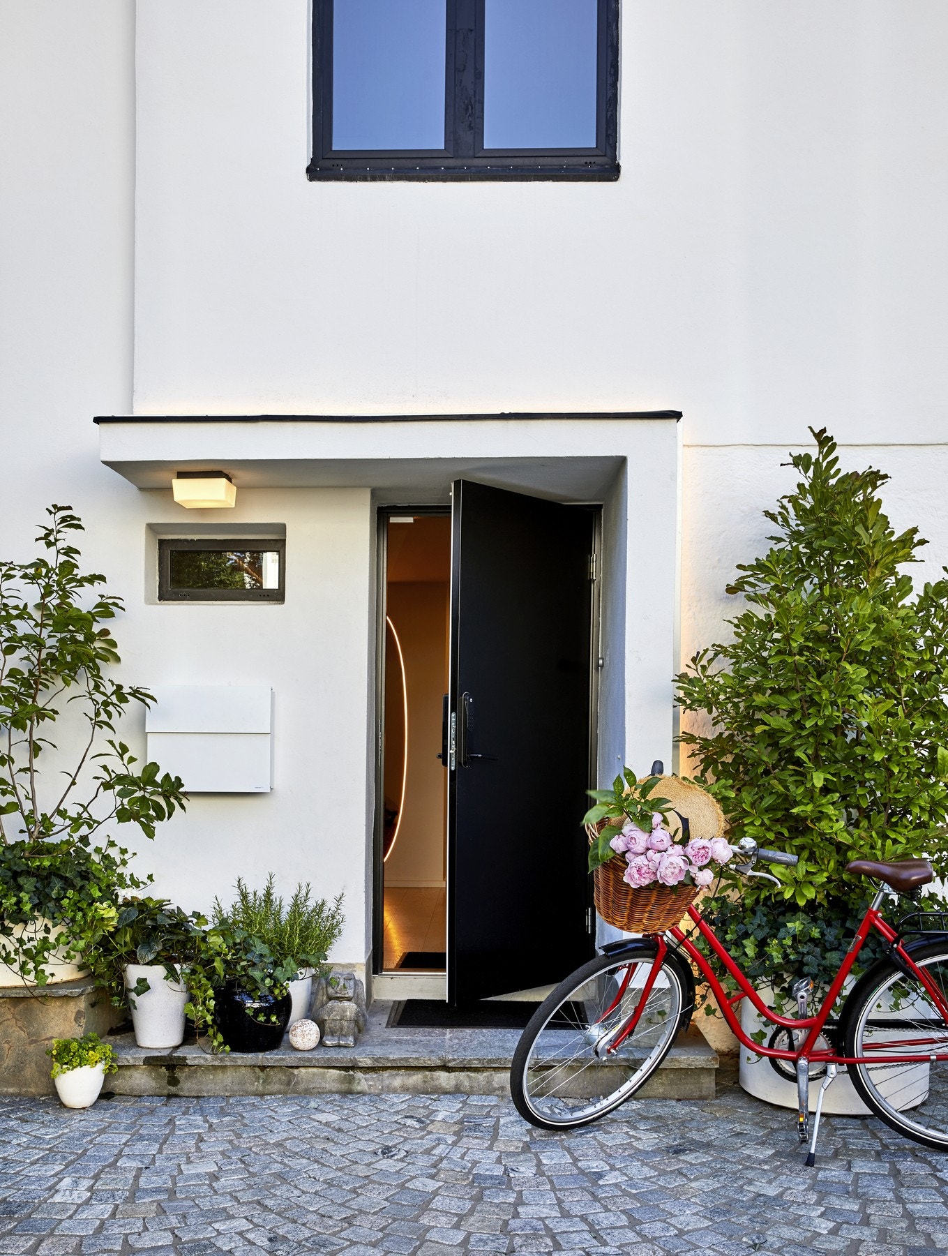 Her vil du bo i et meget attraktivt og sentralt område i et av byens mest fasjonable strøk. Det er kort gangavstand til alt man trenger i hverdagen inkludert restauranter, caféer, barnehager, spesialforretninger og vakre parker. Et fantastisk boområde med Galleribilde