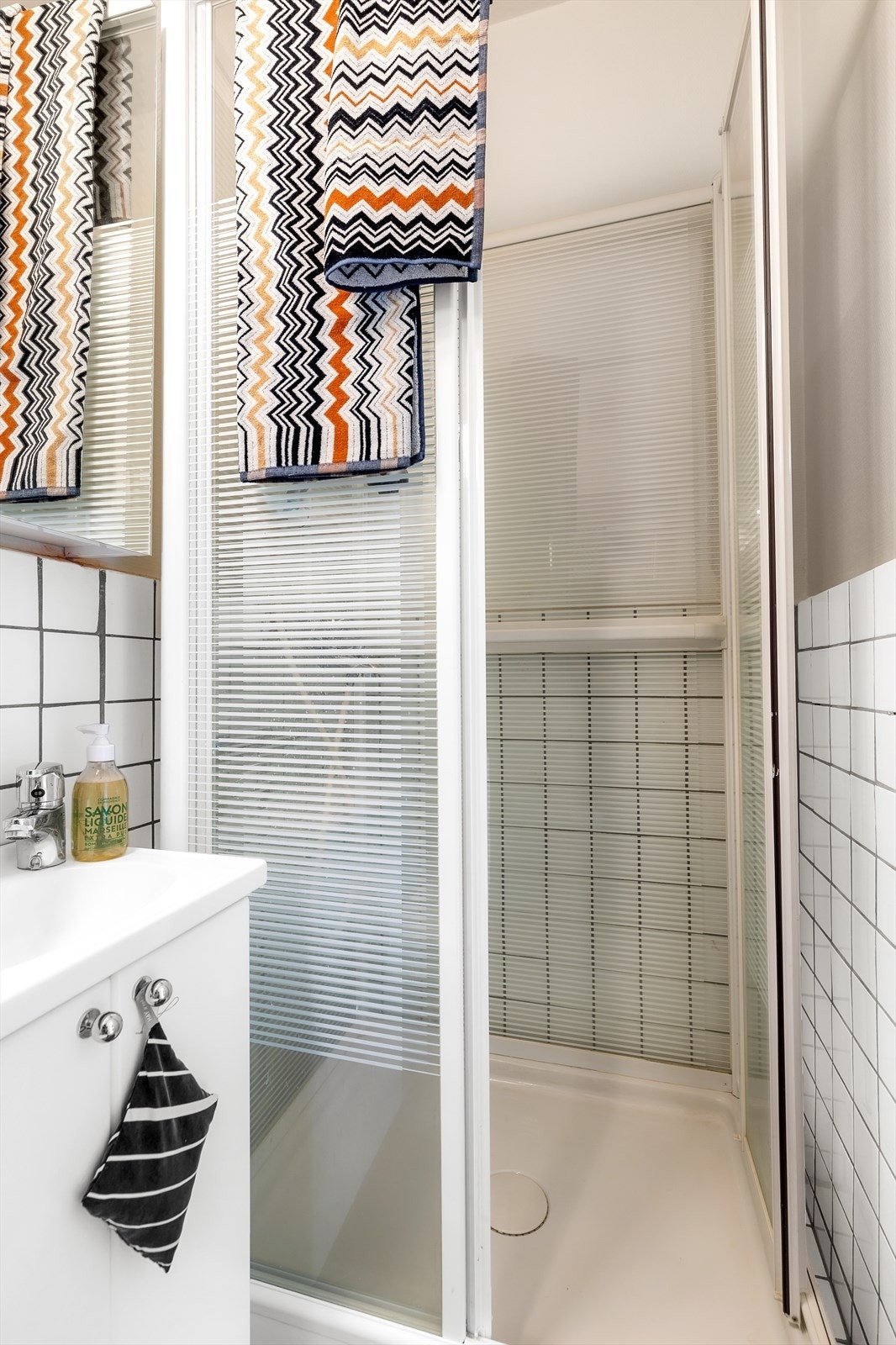 Oppvarming ved ovn på veggen. Ventilasjon via gårdens ventilasjonskanal. Galleribilde