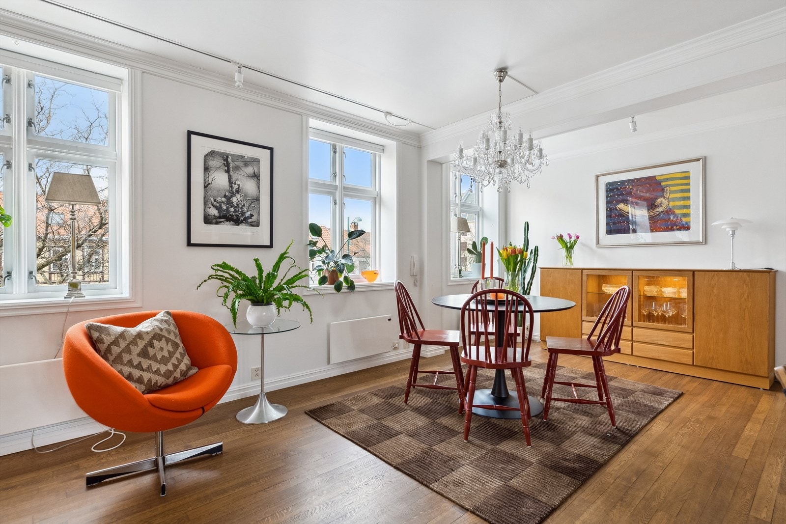 Innen en radius på få minutters gange fra leiligheten finner du et bredt utvalg av restauranter, nisjebutikker, park- og turområder. Galleribilde