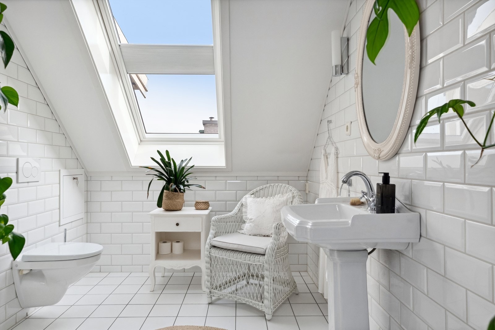 Praktisk plisségardin medfølger handelen. Galleribilde