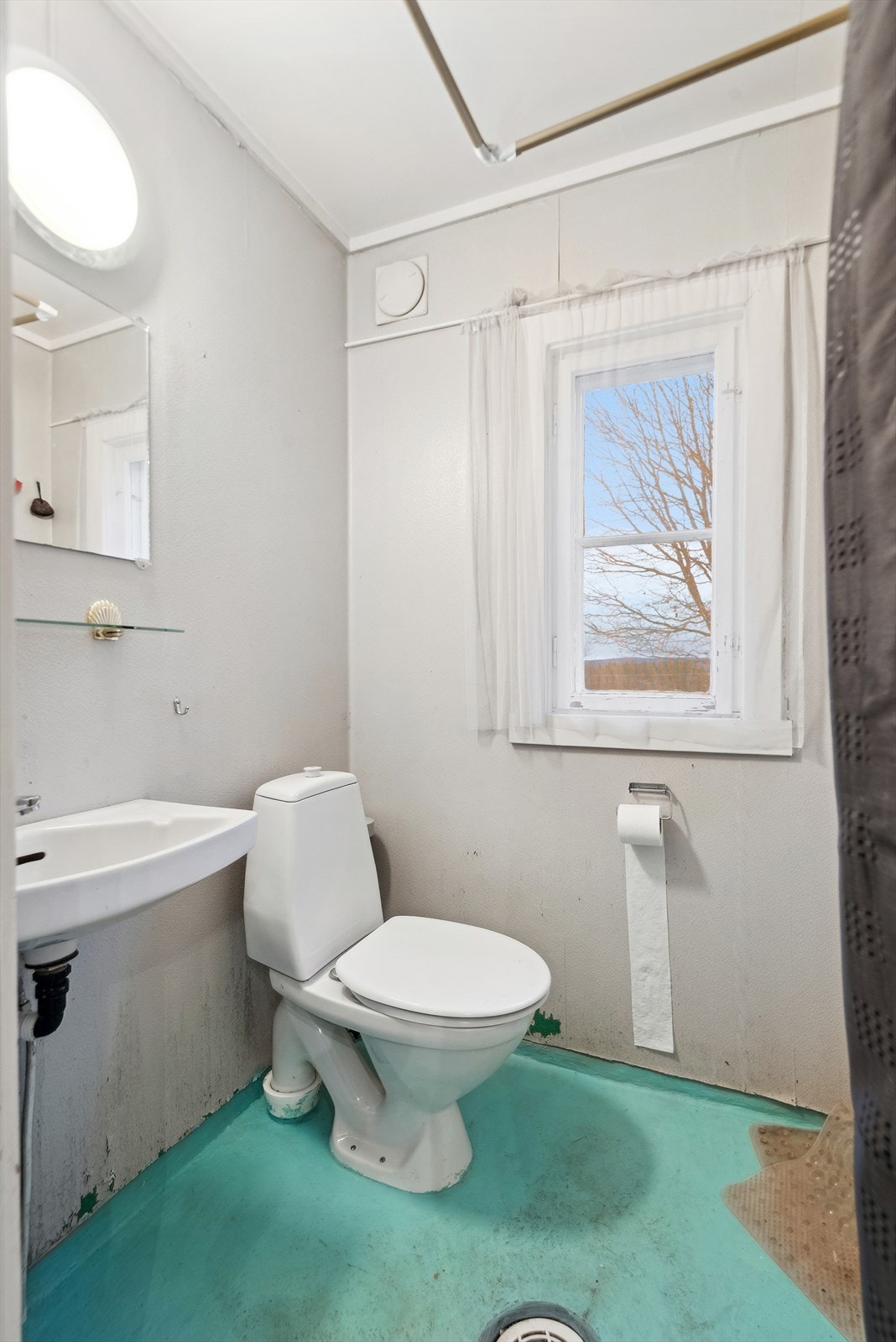 Badet har fått tilstandsgrad 3, og rommet må renoveres for å tåle normal bruk i hht dagens krav Galleribilde