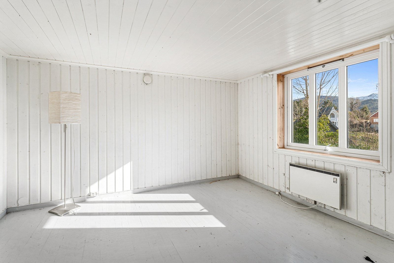 Det er lav takhøyde (under 1,9 meter) i deler etasjen. Galleribilde