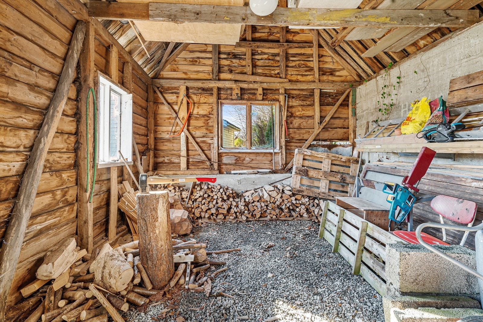 Enkel bod/uthus. Galleribilde