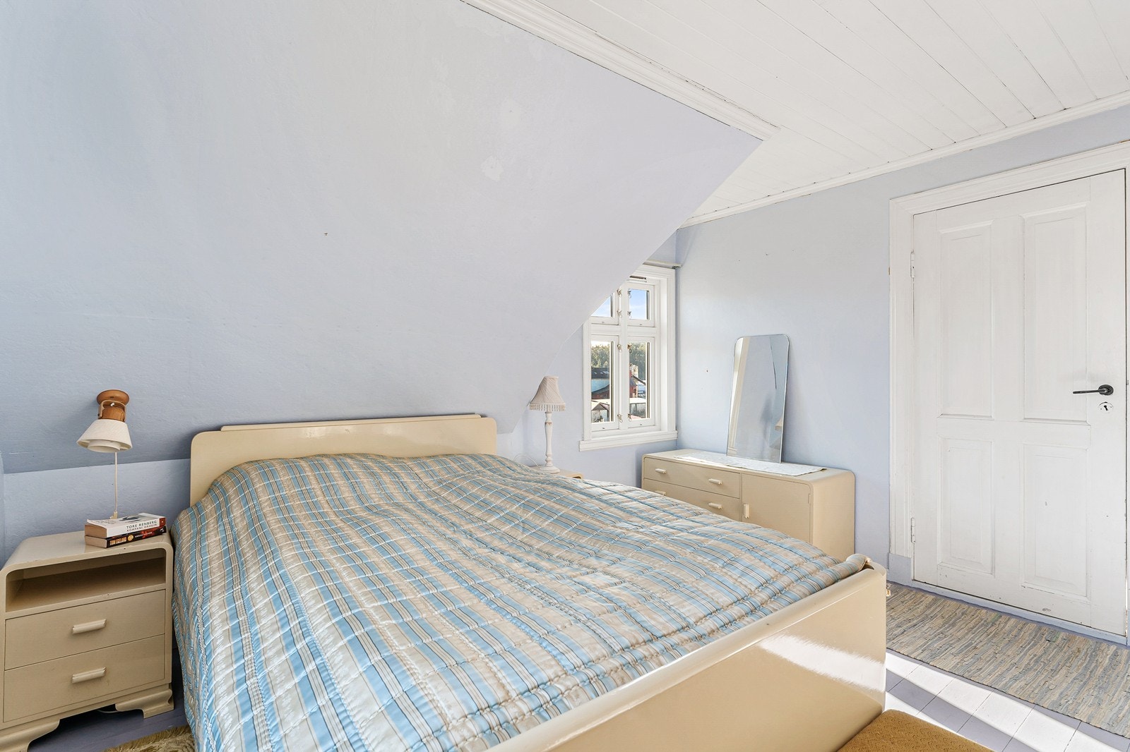 Her ligger det tre soverom i hvert hjørne av huset. Galleribilde