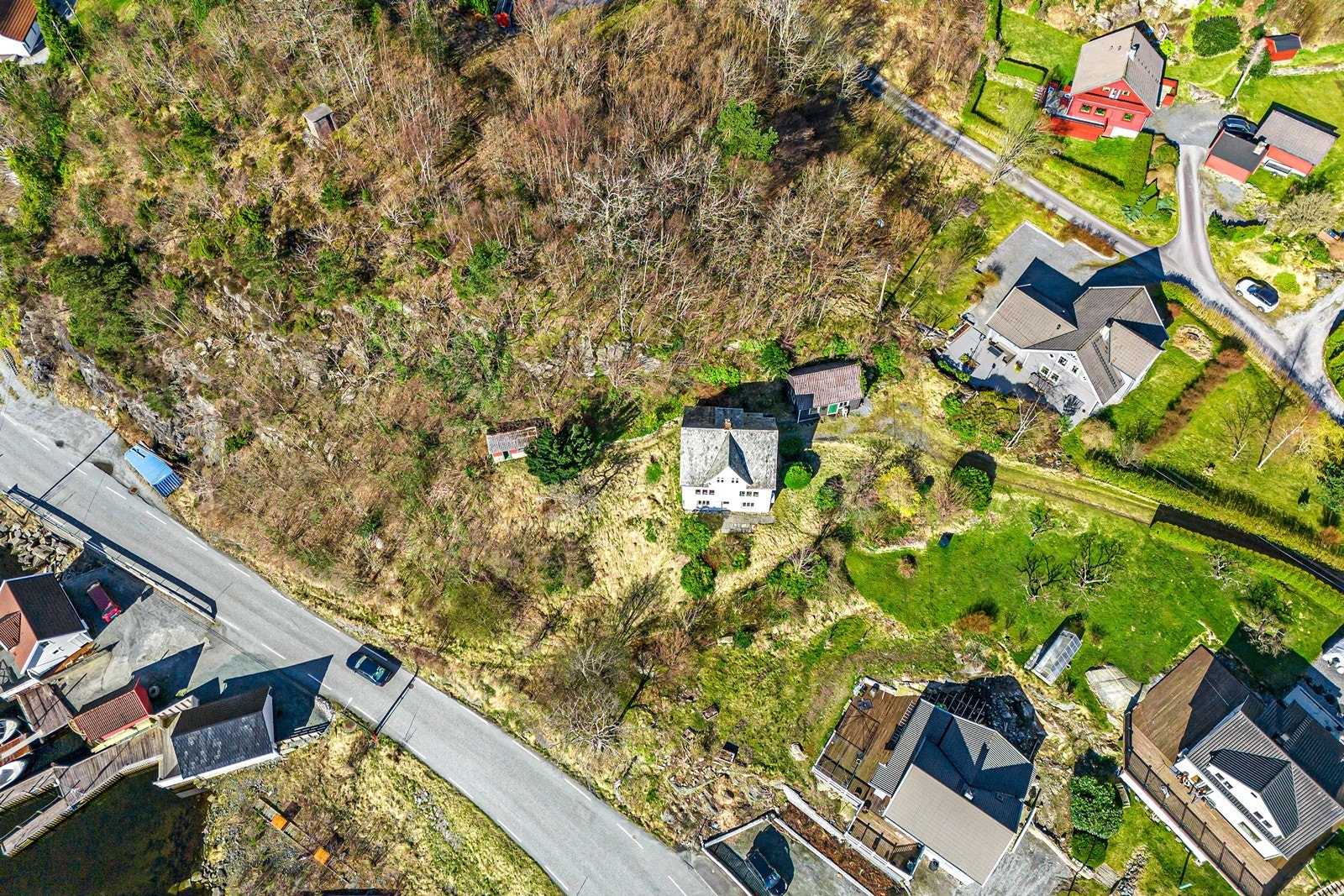 Eiendommen består av to bruksnumre, som grenser til hverandre. Galleribilde