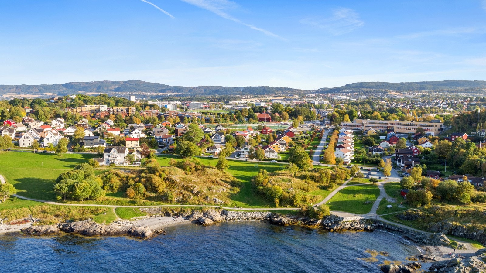 Her bor man med gangavstand til alt man har behov for i det daglige. Kort gange til flotte turmuligheter på Ladestien, flere dagligvarebutikker, kjøpesenter, treningssenter og bussholdeplass. Galleribilde