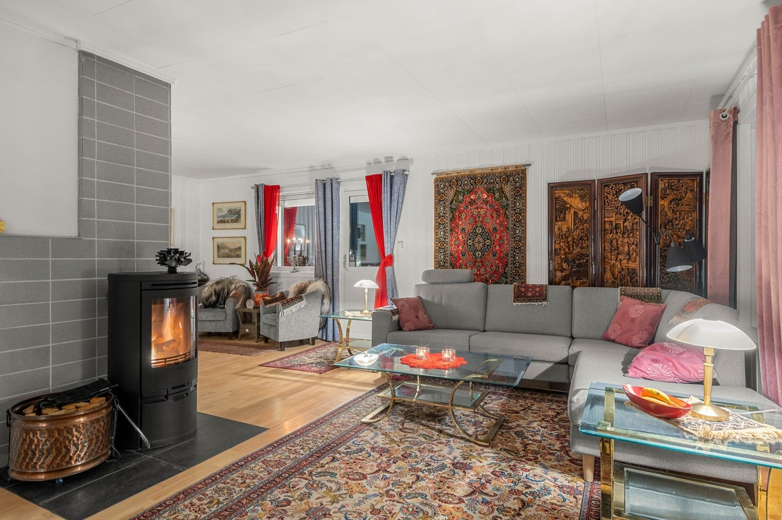 Stuens utforming gjør at det er enkelt å innrede etter behov. Galleribilde