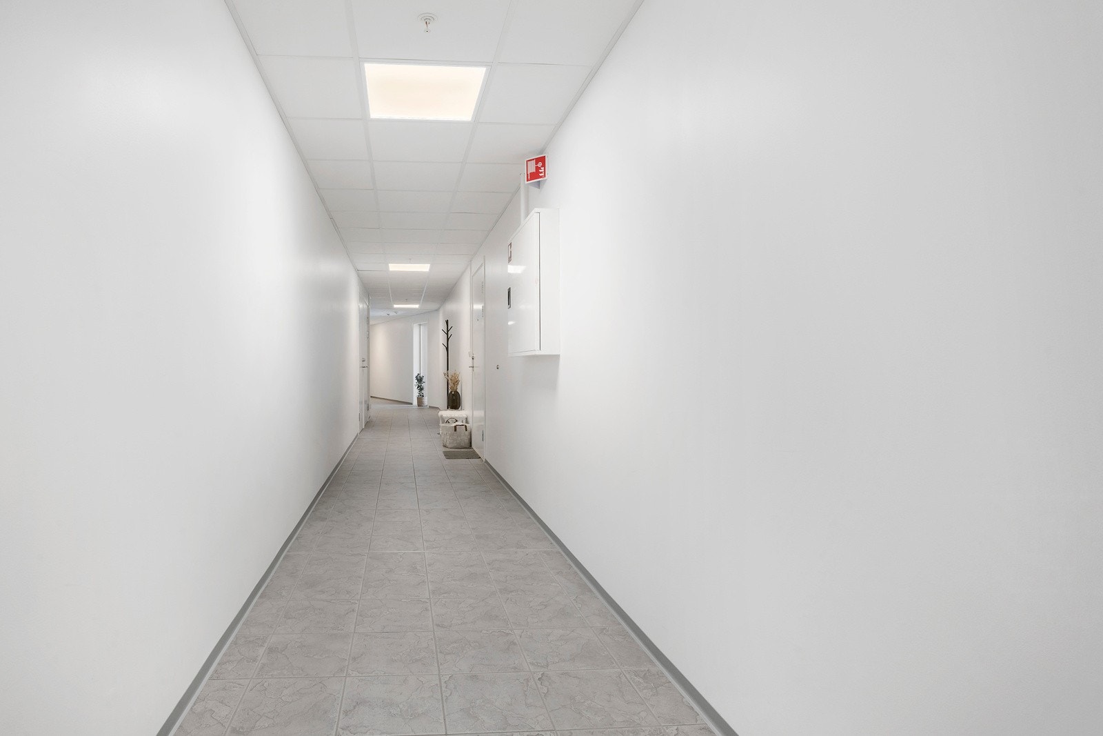 Sameiget har lyse og trivelege fellesareal. På bakdsida av bygget er det felles hageareal. Galleribilde