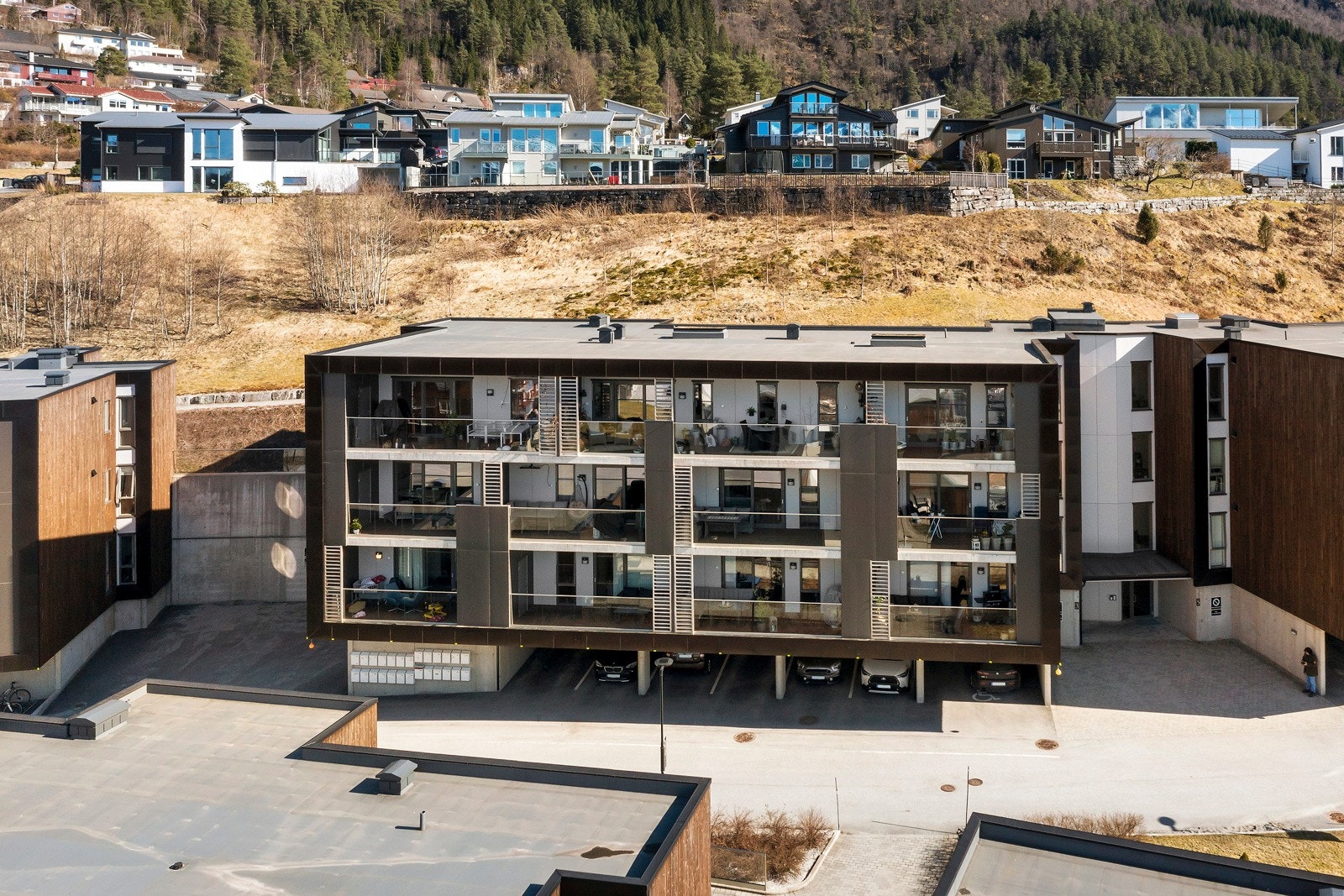 Bygget stod ferdig i 2018 og har moderne framtoning. Galleribilde