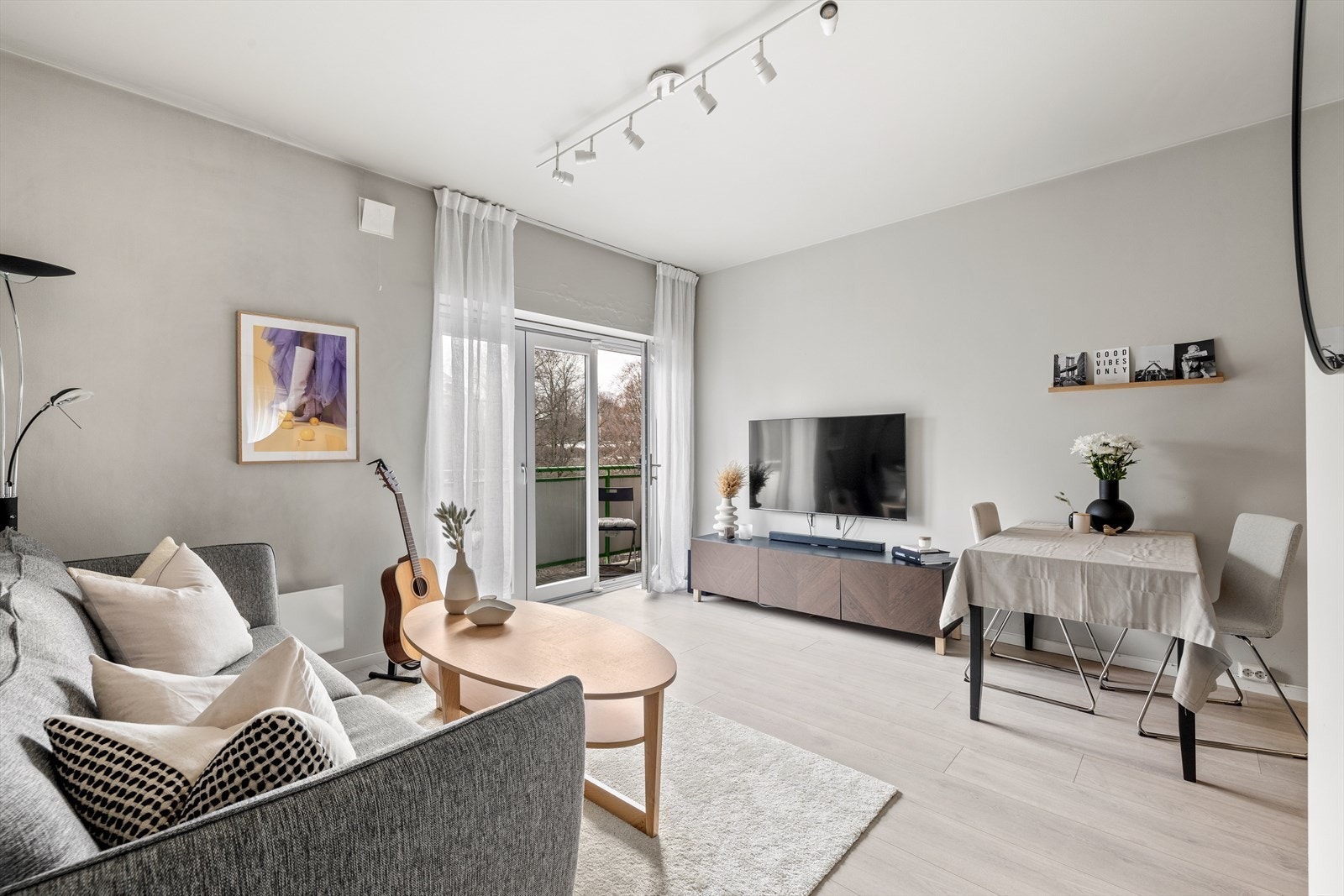 - Hele leiligheten ble pusset opp i 2019 - Galleribilde