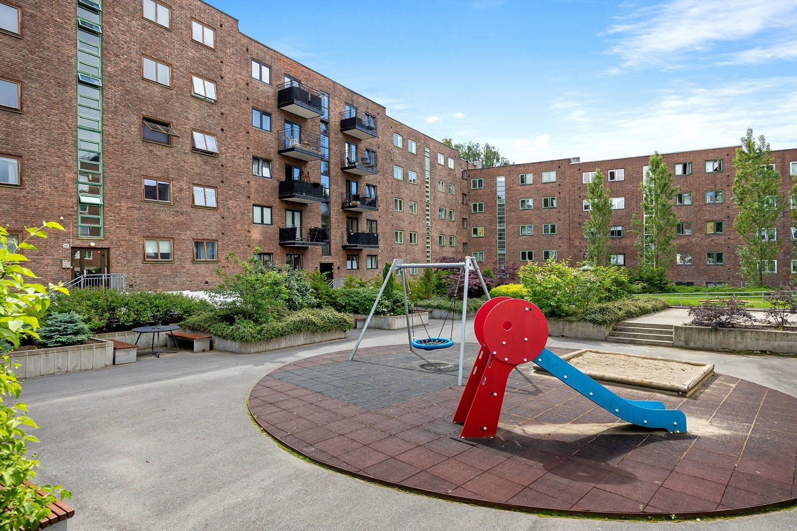 - Hyggelig bakgård - Galleribilde