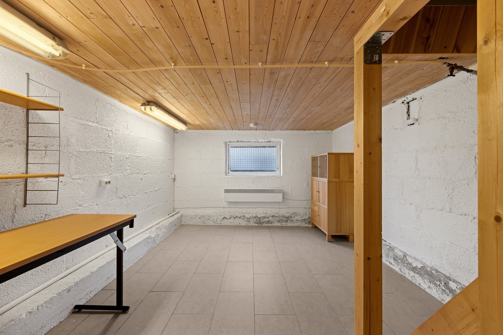 Kjellerrommet er tilgjengelig på trapp fra entreen. Galleribilde