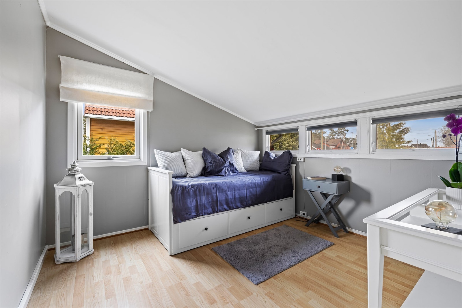 Dette soverommet er nylig etablert i opprinnelig vaskerom og bod. Bruksendring er godkjent av kommunen. Galleribilde