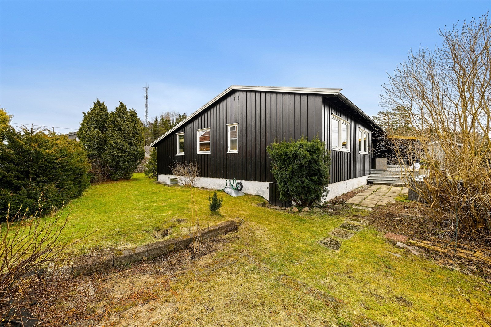 Foruten eksisterende beplantning er det også ytterligere potensial i hagen, knyttet til videre opparbeiding. Galleribilde