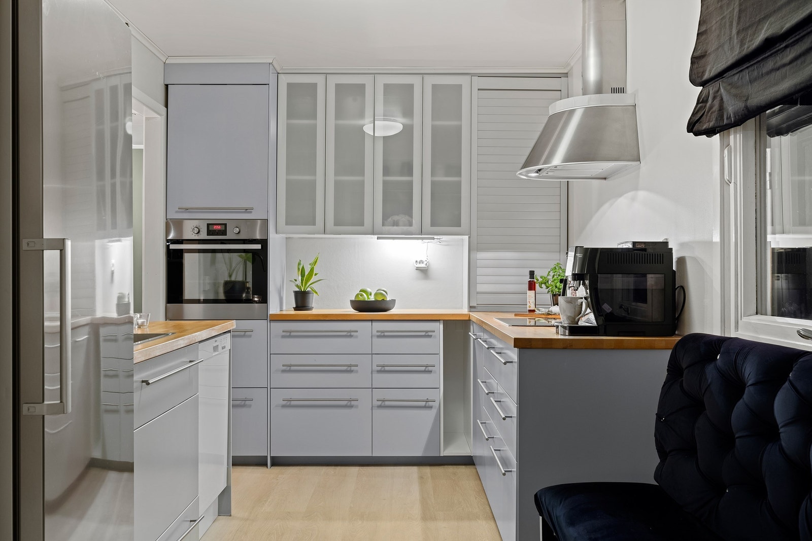 Kjøkkenet er i tidligere år oppgradert med ny innredning som er både velholdt og praktisk. Galleribilde