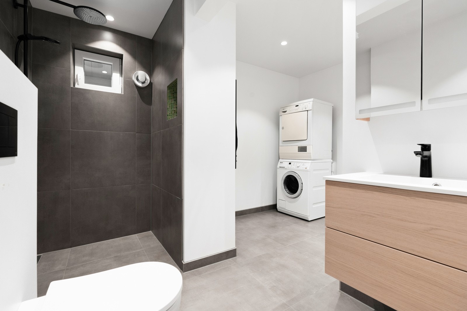 Nyrenovert bad/vaskerom i u.etg. Galleribilde