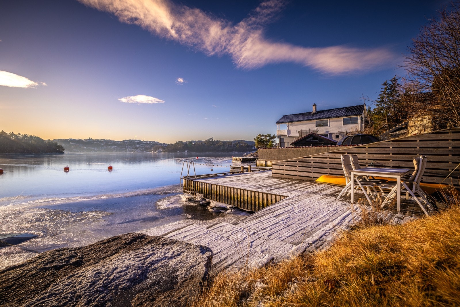 Her er det stor felles kai - En nydelig plass å nyte varme sommerdager Galleribilde