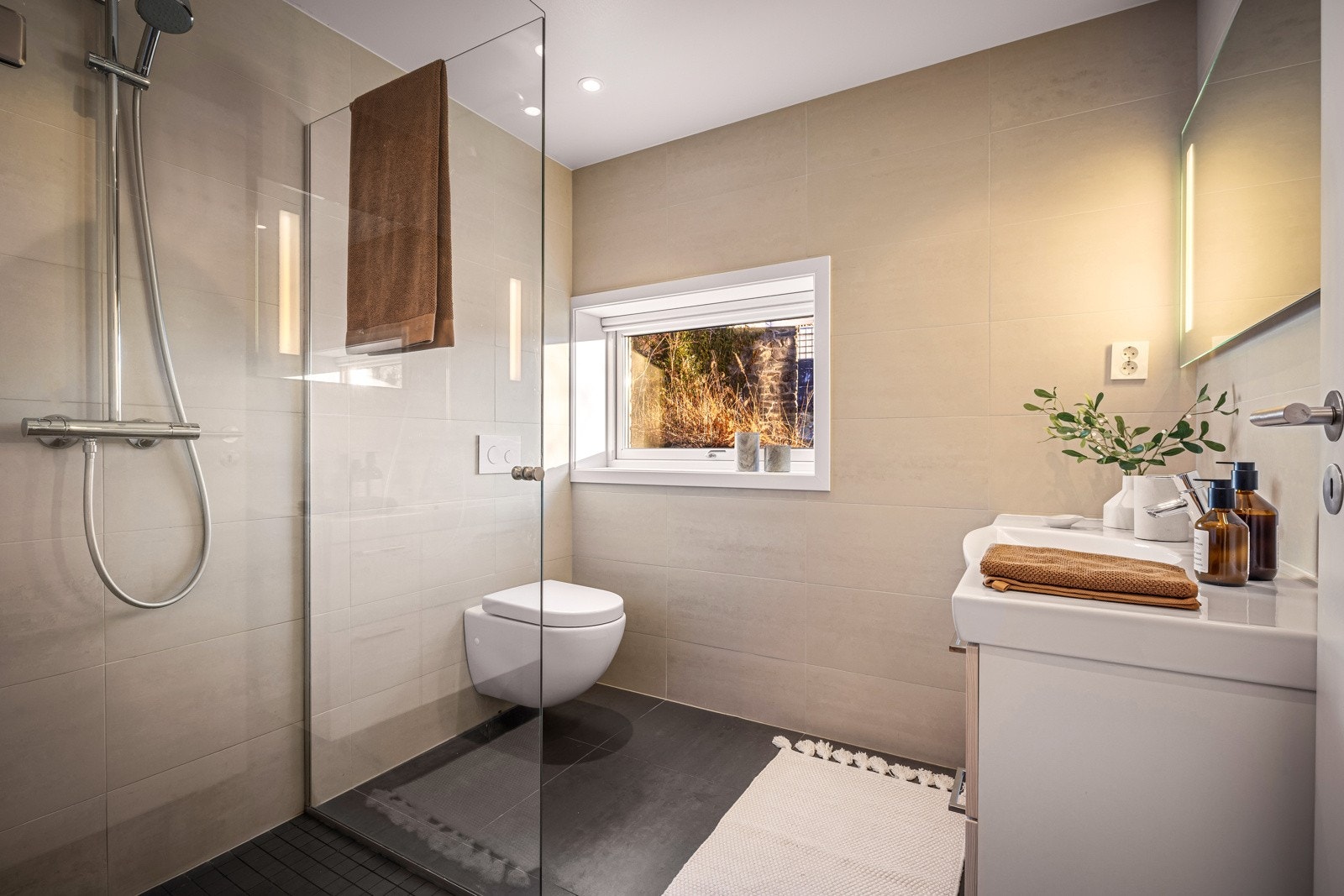 Badet til hovedsoverommet Galleribilde