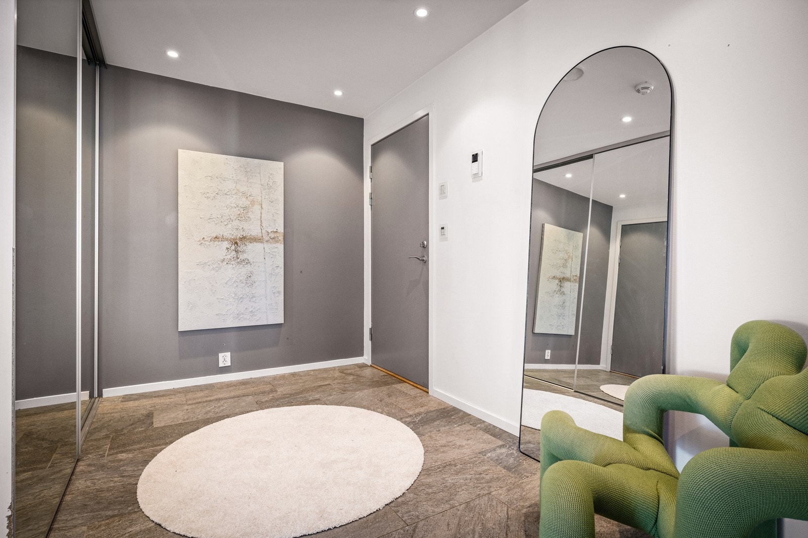 Stor entré med god plass til å ta imot gjester Galleribilde