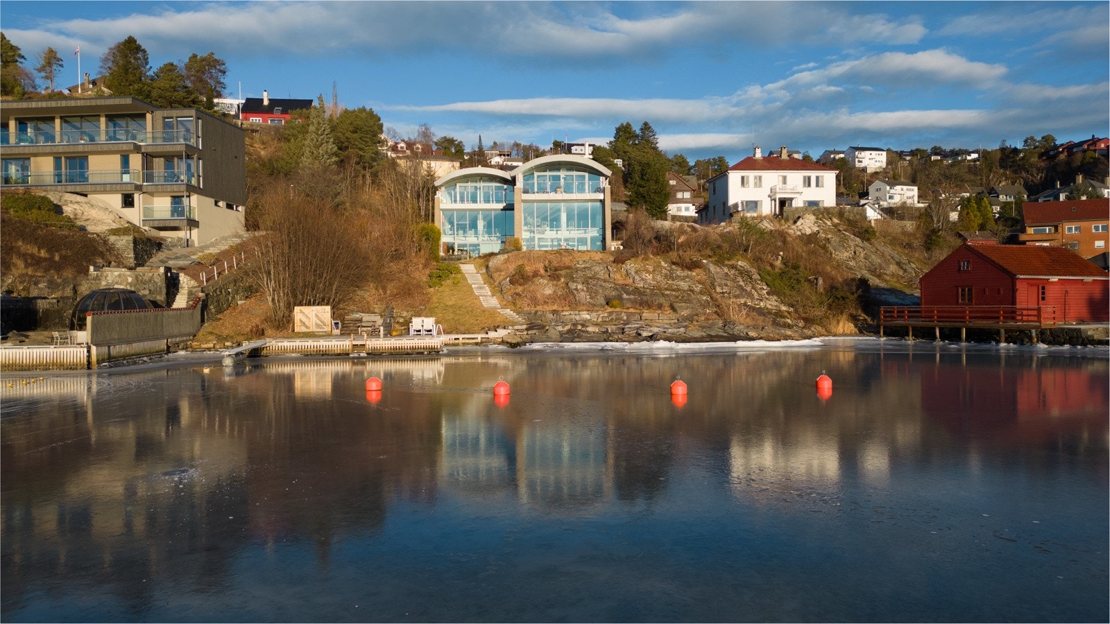 Leiligheten har eget båtfeste - Med båt har du umiddelbar tilgang på nydelig skjærgård Galleribilde