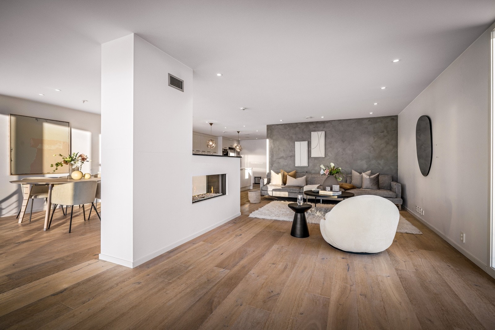 Stuen har også god plass til salong Galleribilde