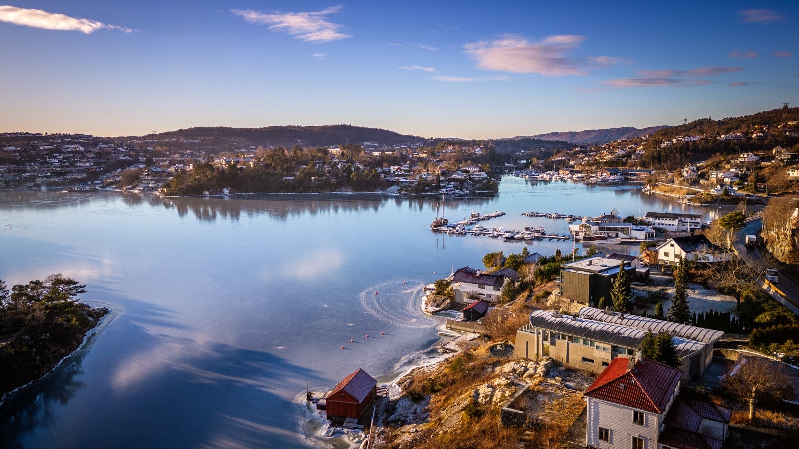 Nydelig beliggenhet i sjøkanten av Nordåsvannet - Samtidig sentralt, midt mellom sentrum og Flesland Galleribilde