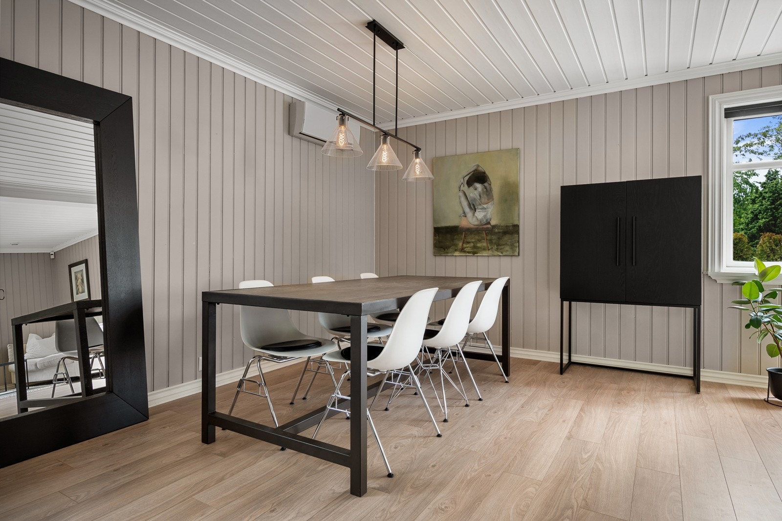 God plass til skikkelig langbord i stua Galleribilde