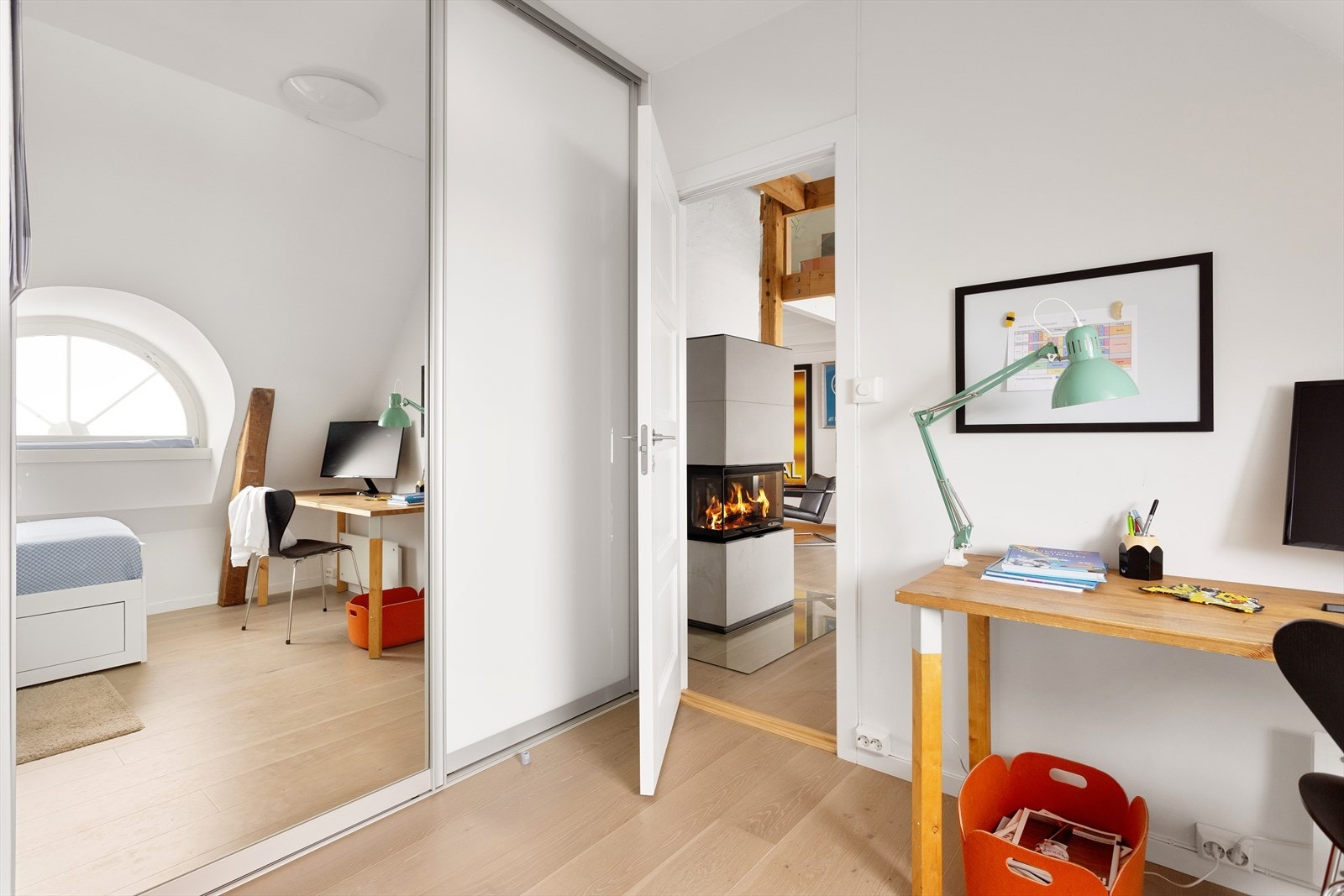 Det er gode oppbevaringsløsninger på alle soverommene. Galleribilde