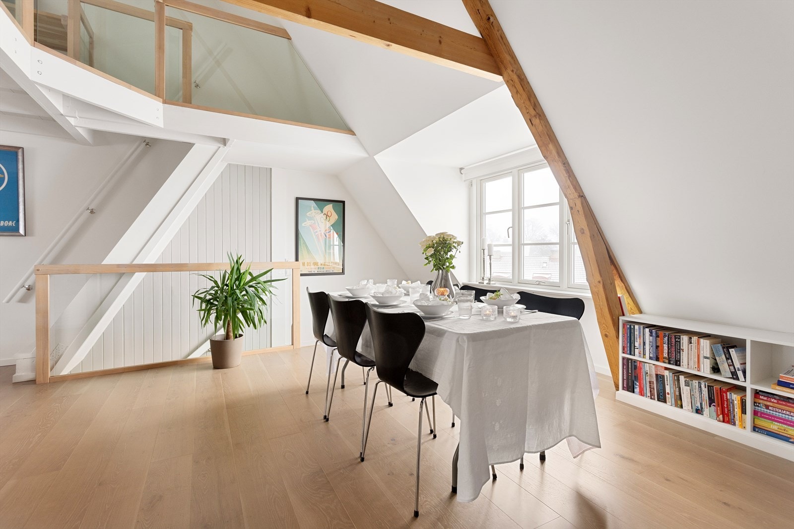 Det er også god plass til langbord - et hyggelig samlingssted. Galleribilde