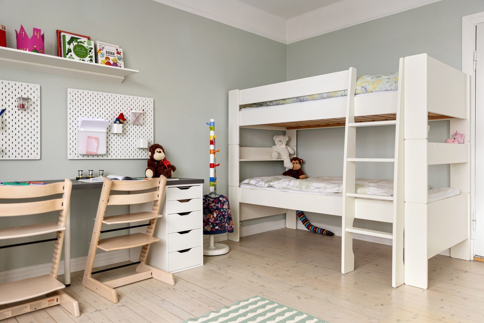 Leiligheten har elektrisk oppvarming hvor alle panelovnene er tilknyttet wifi-system fra Adax. Galleribilde