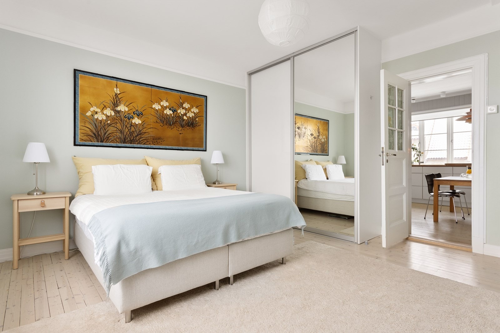 Alle soverommene har plassbygde garderobeløsninger som gir god lagringsplass. Galleribilde