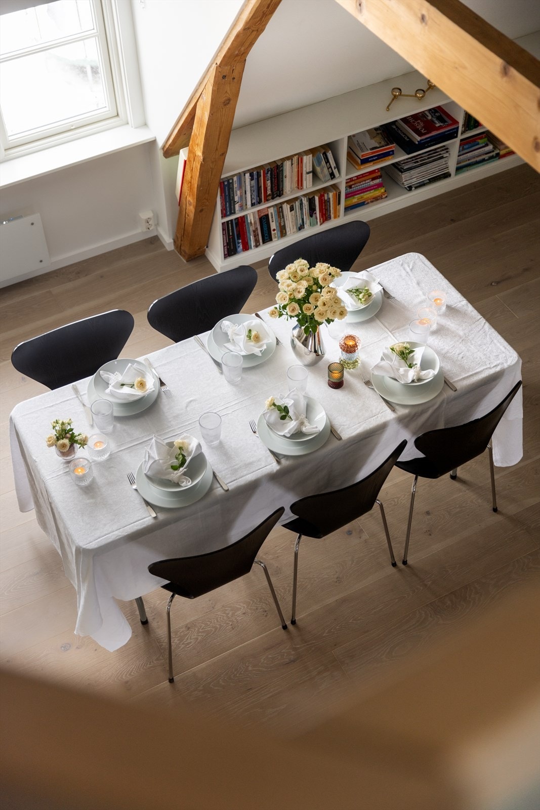 Detaljer | Fra hemsen og ned til stuen. Galleribilde