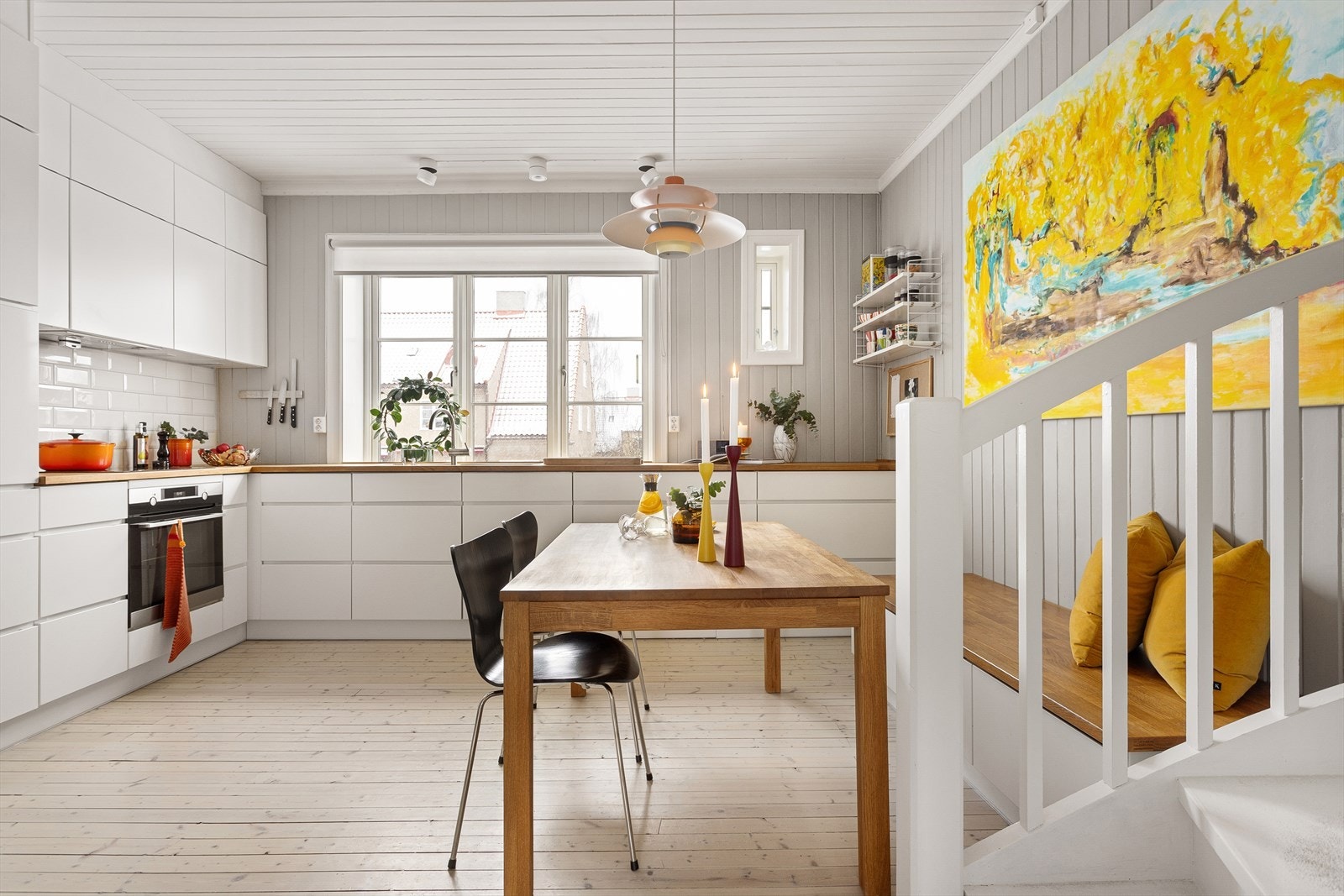 I boligens 2.etasje finner man et hyggelig spisekjøkken. Galleribilde