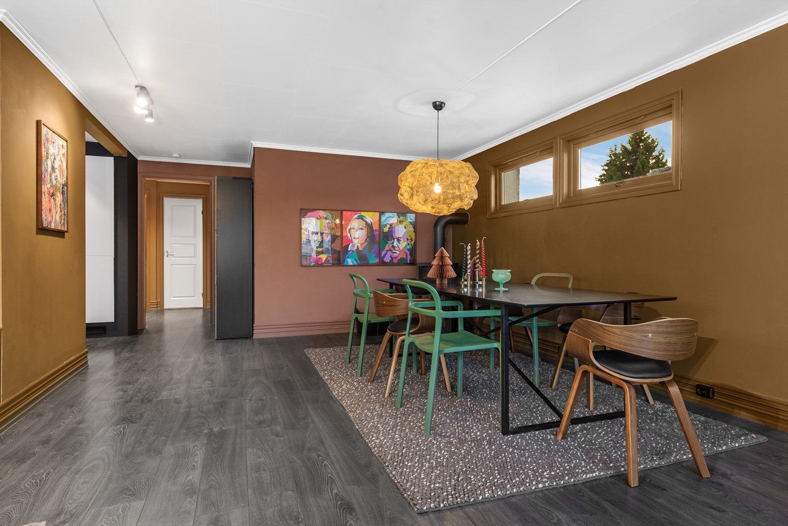 Boligen har fin plassering i feltet med matbutikk og busstopp innenfor 100 meter, og 5 minutters gange til nye Nidarvoll skole. Galleribilde