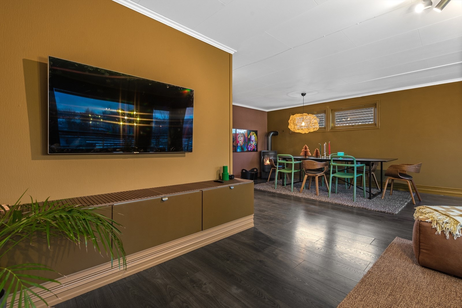 Stuen er på romslige 39,5 m² med praktisk planløsning som gir en rekke møbleringsmuligheter. Galleribilde